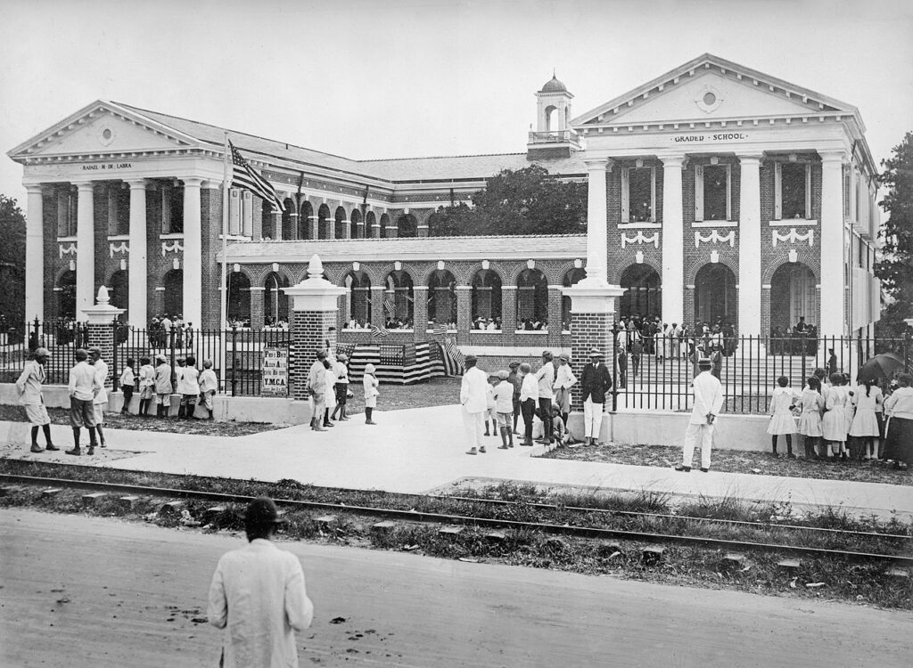 El Edificio Rafael M. Labra fue construido en 1916. 